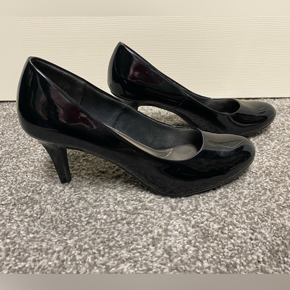Comfort Plus by Predictions Black Patent Leather Heels